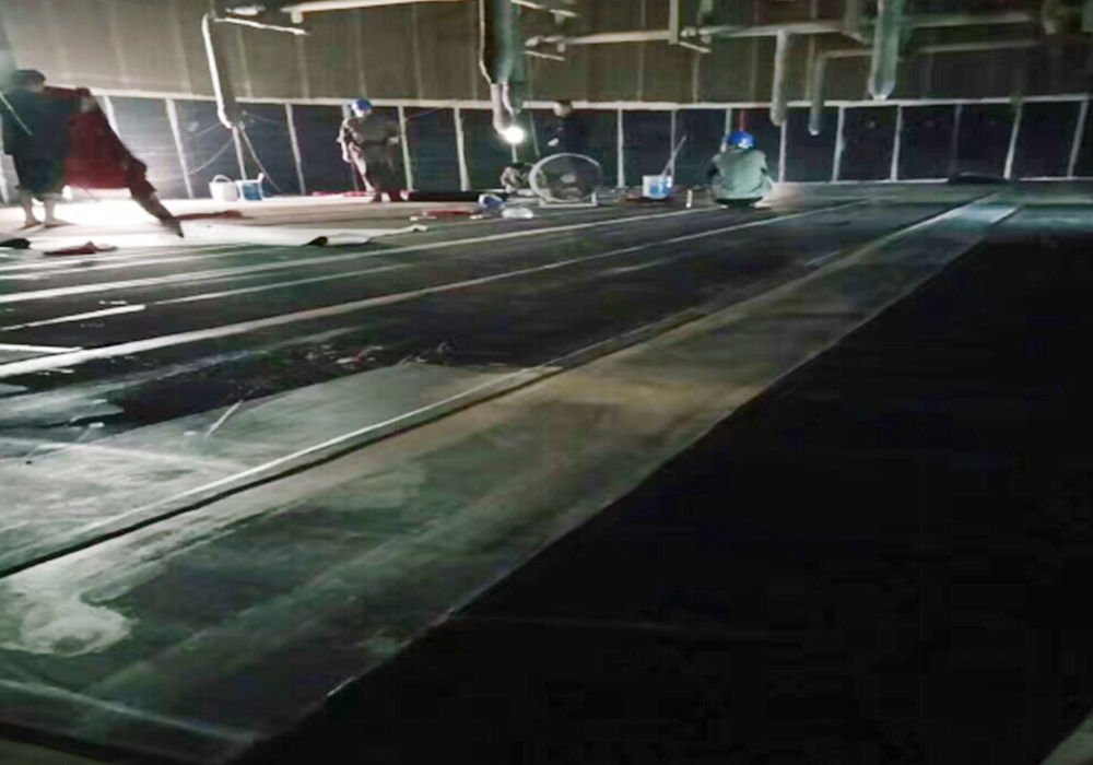 國華山東壽光電廠吸收塔襯膠施工現場
